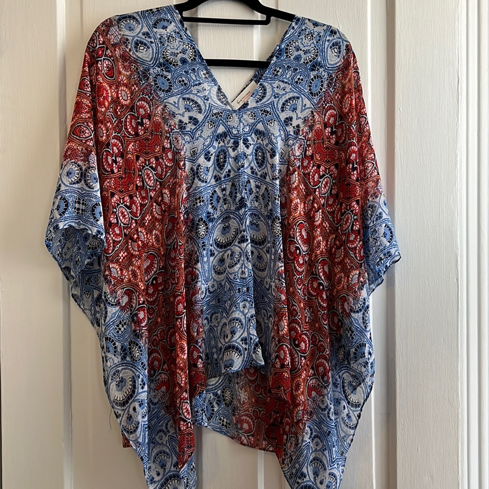 Two by Vince Camino gorgeous flowing top s/m